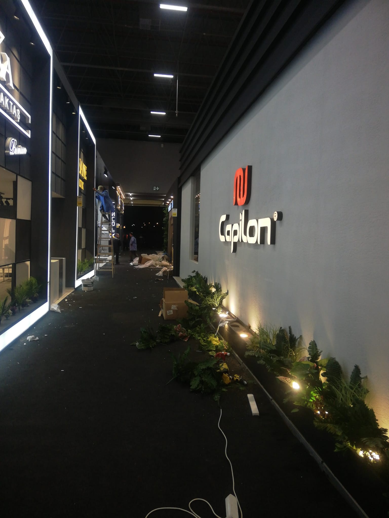 ahsap-fuar-stant-tasarimi-mobilya-fuari-capilon