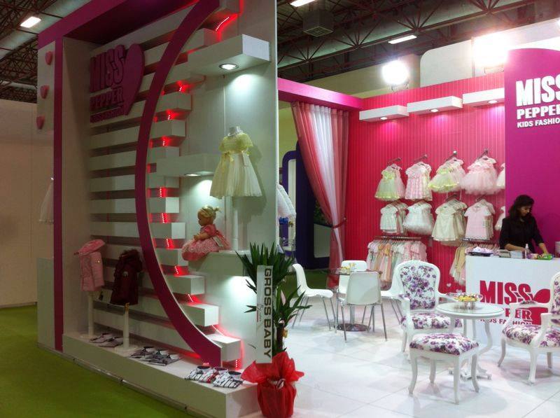 miss-bebe-ahsap-stant-tasarimi