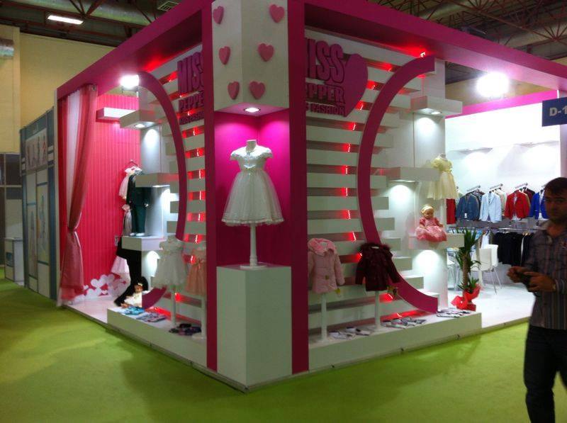 miss-bebe-ahsap-stant-tasarimi