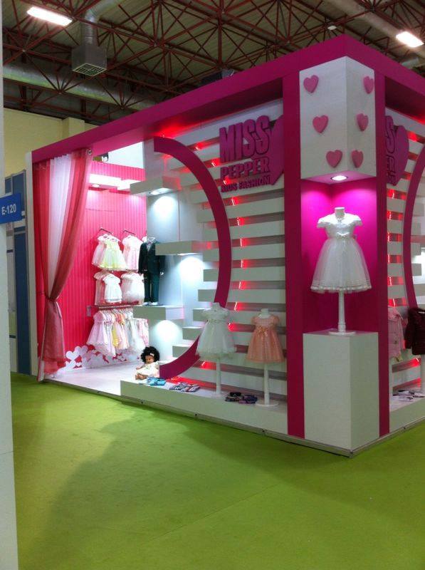 miss-bebe-ahsap-stant-tasarimi