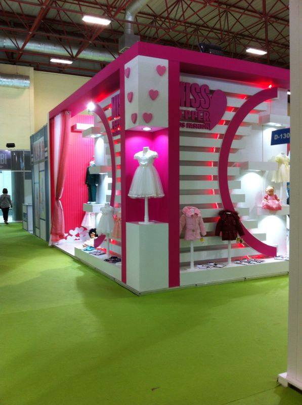 miss-bebe-ahsap-stant-tasarimi