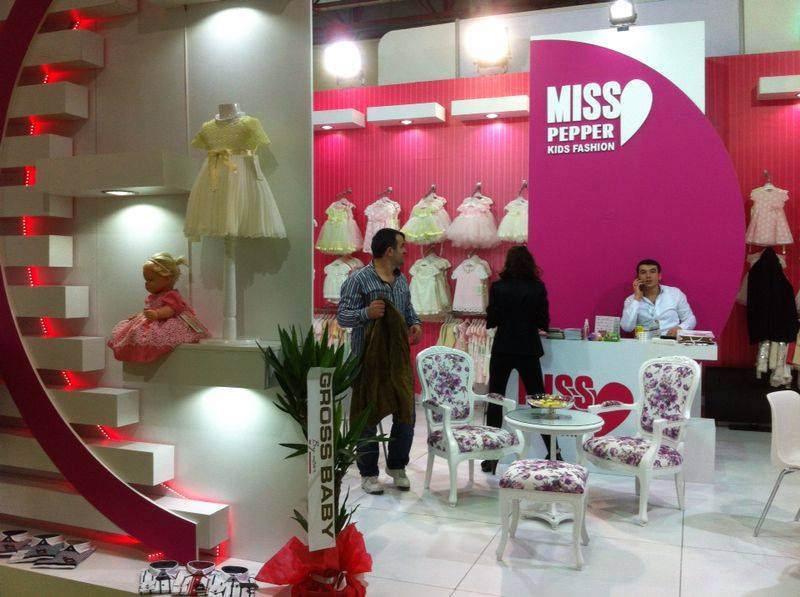 miss-bebe-ahsap-stant-tasarimi