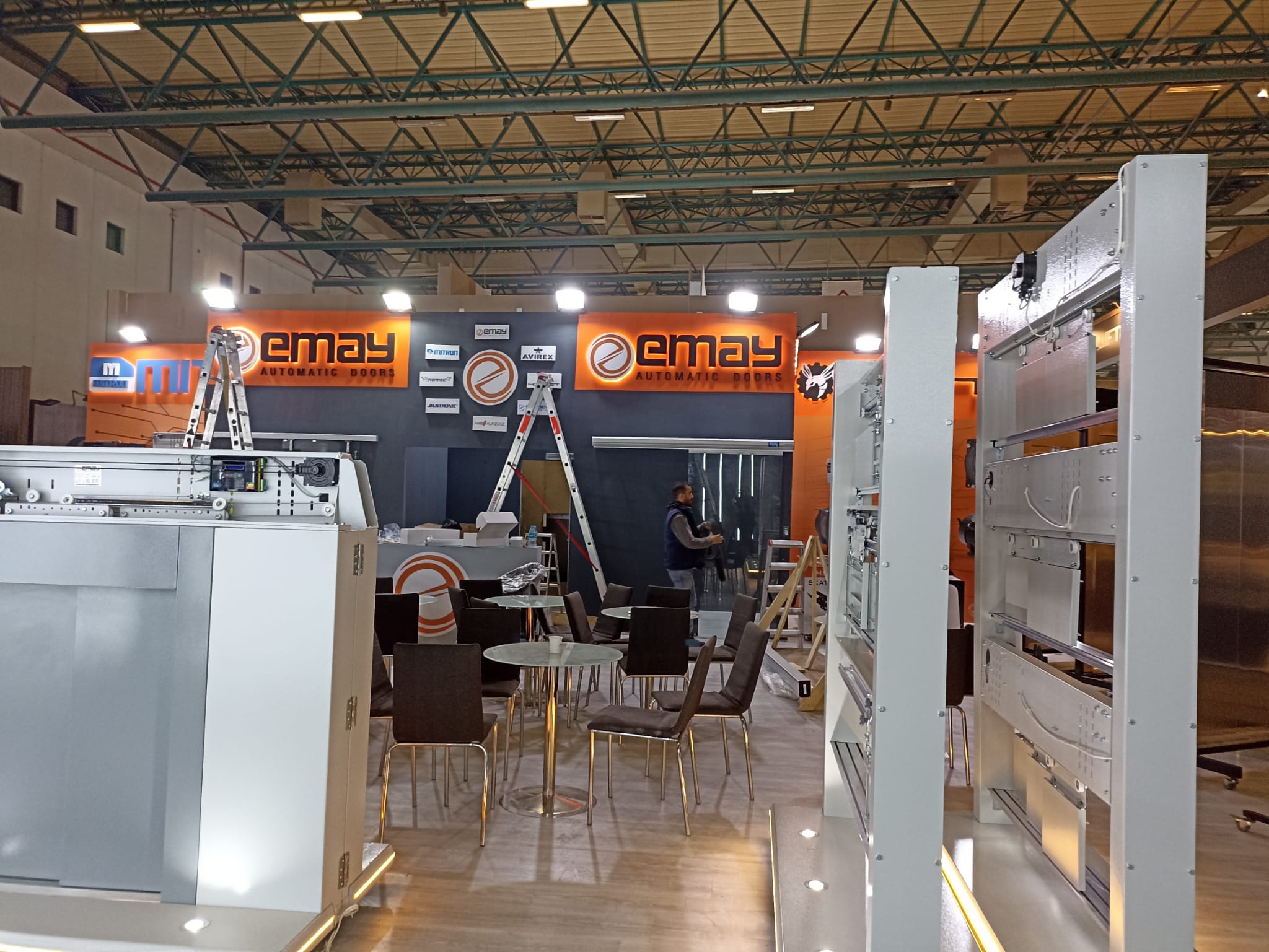 ahsap-stant-tasarimi-emay-asansor